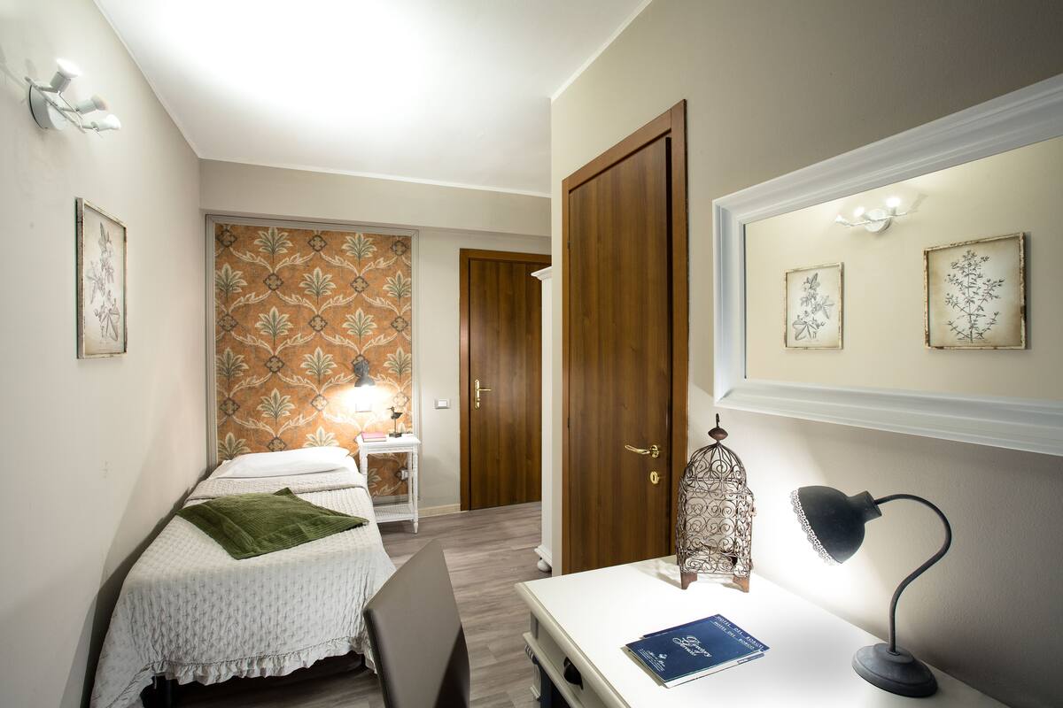 Chambre Simple | Minibar, coffres-forts dans les chambres, bureau