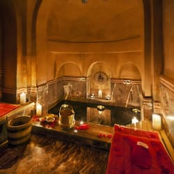 Sauna, bain à remous, hammam, soins corporels, soins d'aromathérapie
