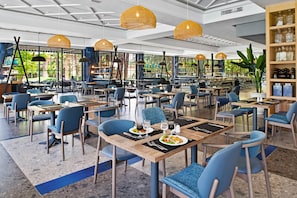 3 restaurantes: opção de café da manhã, almoço e jantar