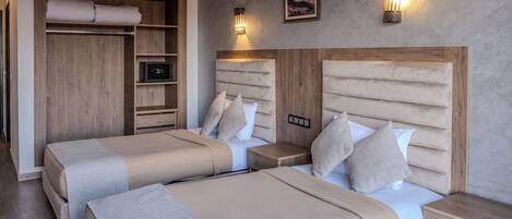 房內夾萬、免費 Wi-Fi、床單