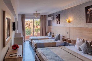 스탠다드 트리플룸 | 객실 내 금고, 무료 WiFi, 침대 시트