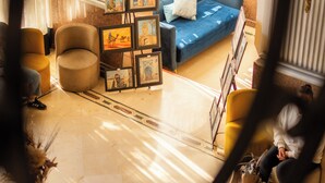 A room with a blue sofa, a yellow armchair, a brown armchair, and a small table with framed pictures. - Imperial Holiday Hôtel & spa (Marrakech)