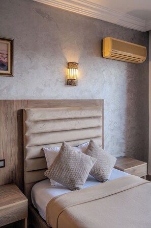 In-room safe, free WiFi, bed sheets