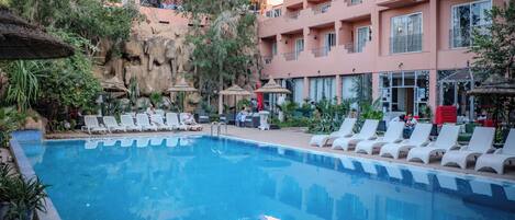 حمّام سباحة خارجي