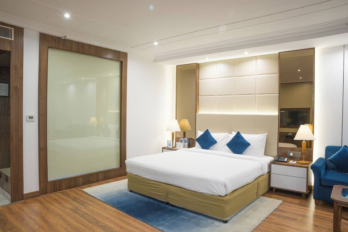 Suite Junior | Biancheria da letto di alta qualità, minibar, una cassaforte in camera