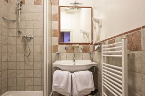 Standard Double Room | Bathroom - Hotel Tivoli Prague (Prague)