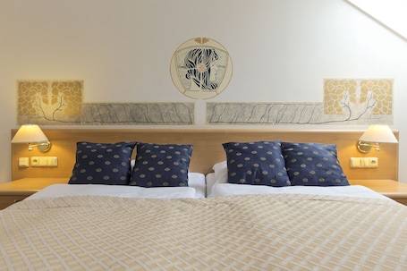 Standard Double Room | Minibar, in-room safe, desk, iron/ironing board