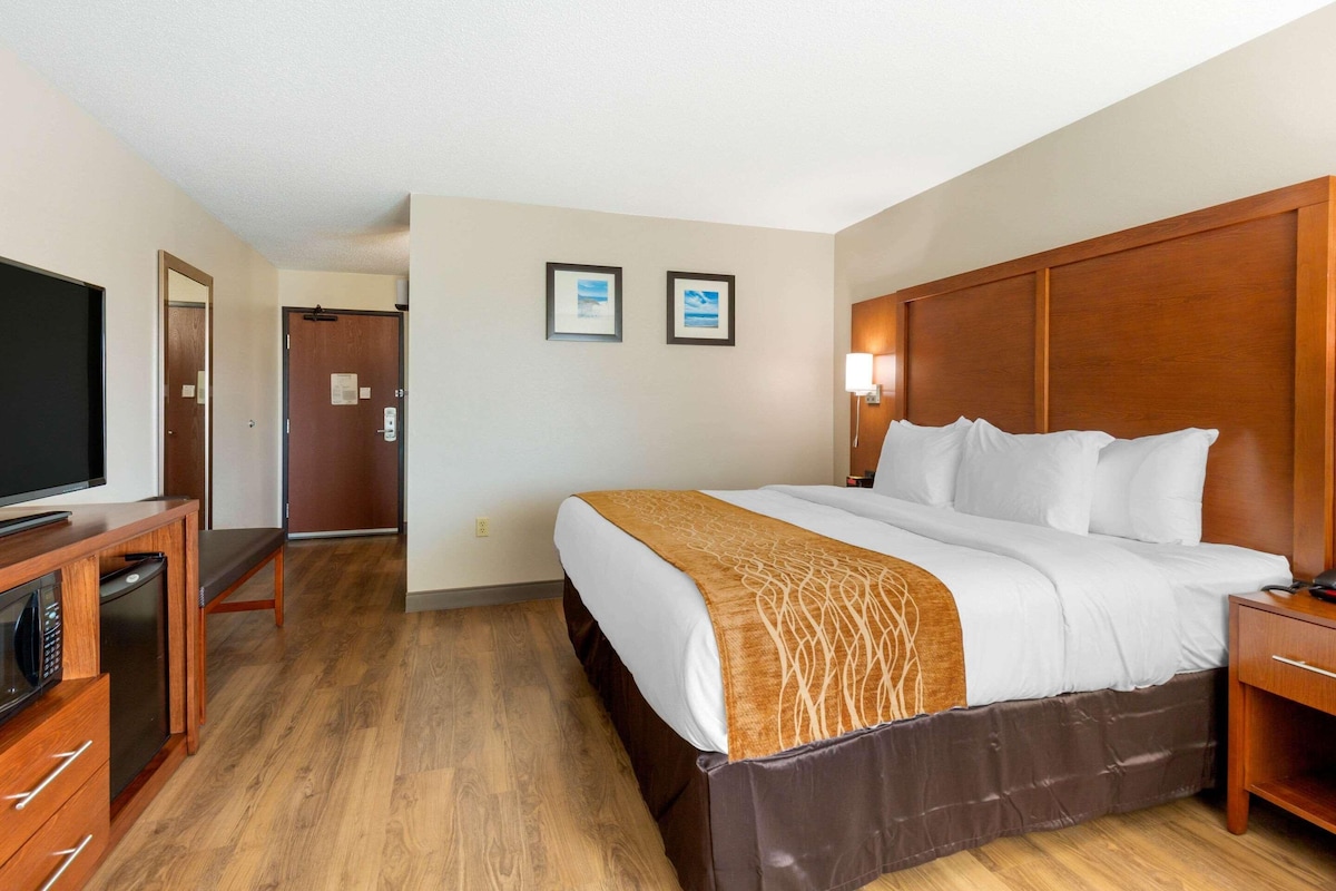 In-room safe, desk, laptop workspace, blackout drapes