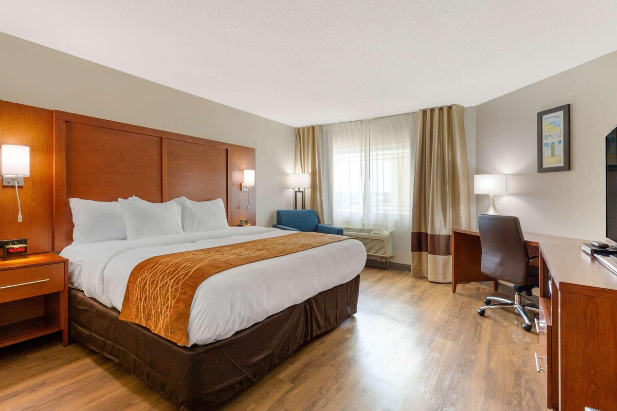 In-room safe, desk, laptop workspace, blackout drapes