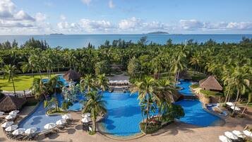 Outdoor pool, pool loungers