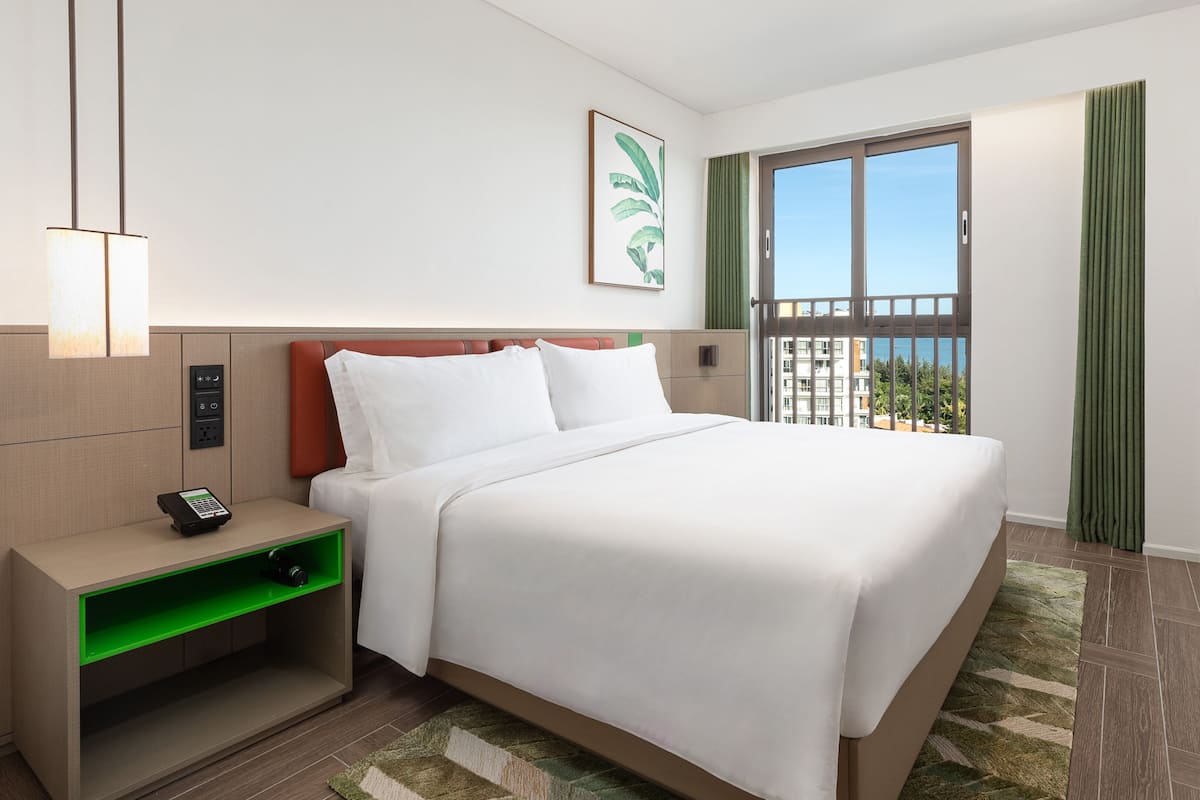 Suite, 3 Bedrooms, Ocean View (High Floor) | Down comforters, minibar, in-room safe, desk