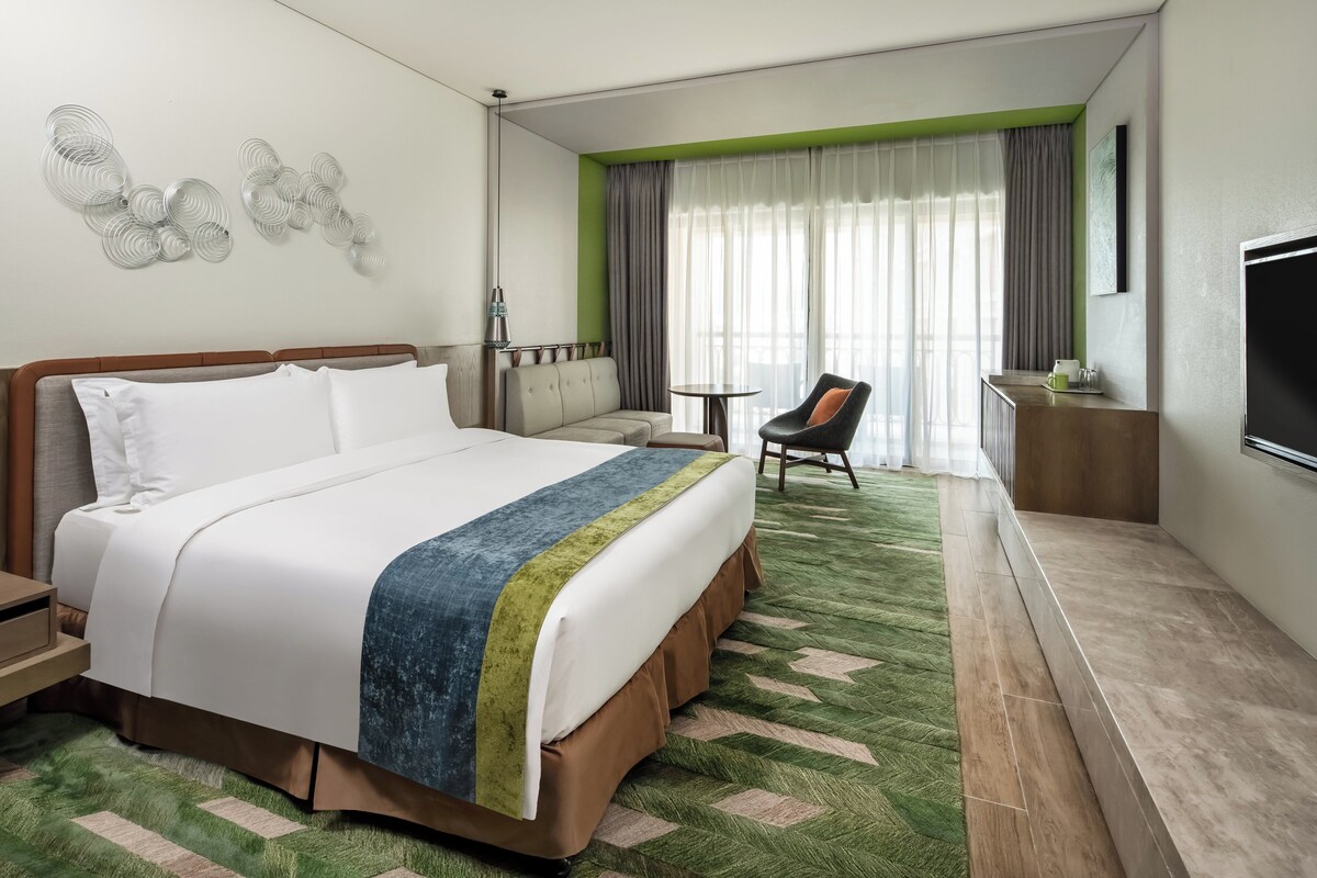 Down comforters, minibar, in-room safe, desk