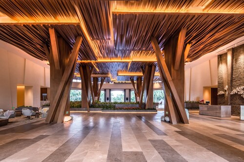 Holiday Inn Resort Sanya Bay by IHG