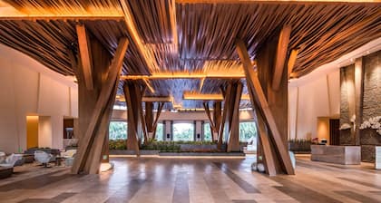 Holiday Inn Resort Sanya Bay by IHG