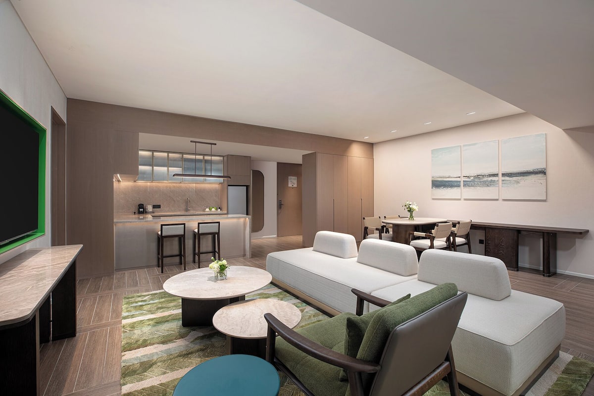 Suite, 3 Bedrooms, Ocean View (High Floor) | Down comforters, minibar, in-room safe, desk