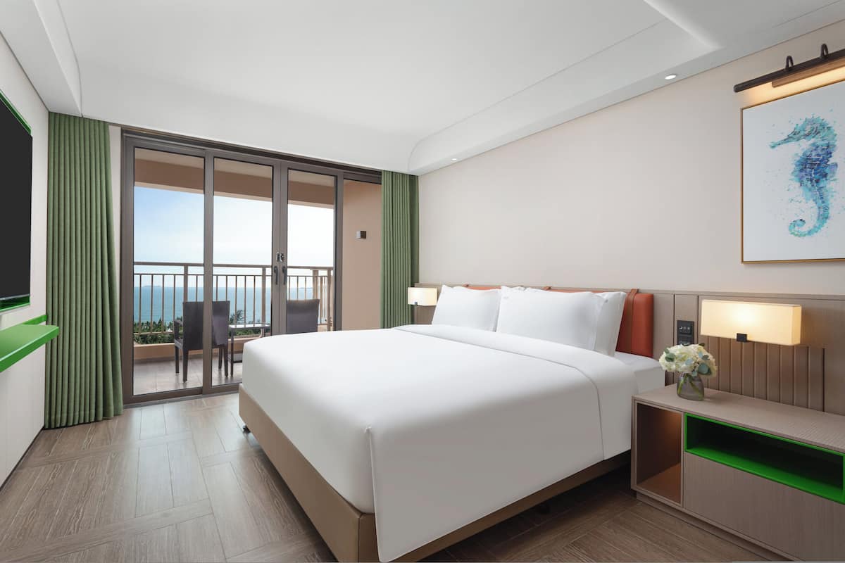 Suite, 3 slaapkamers, uitzicht op oceaan (High Floor) | Donzen dekbedden, een minibar, een kluis op de kamer, een bureau