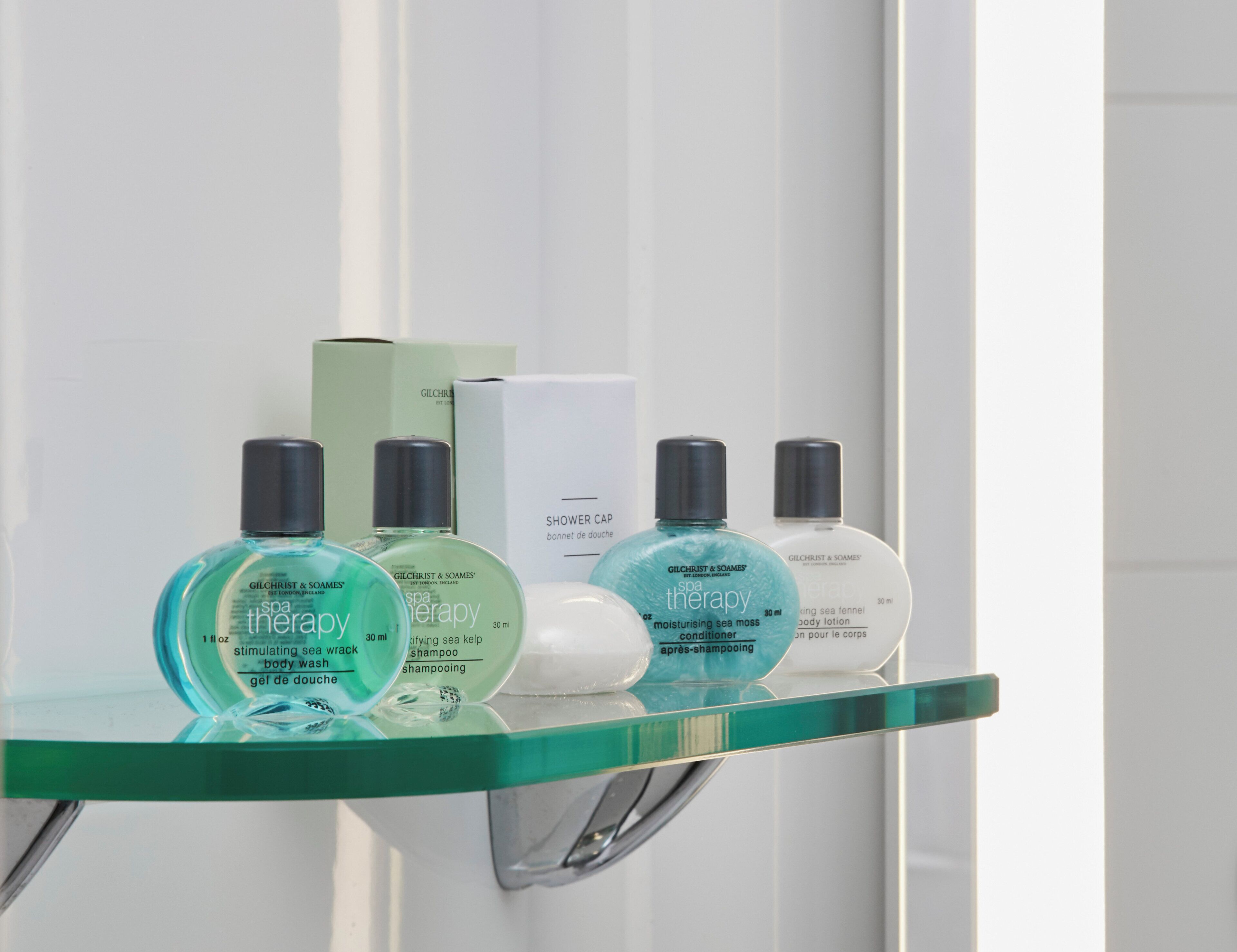 combined shower/bathtub, eco-friendly toiletries, hair dryer, towels