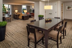 Living area - Hilton Vancouver Washington (Vancouver)
