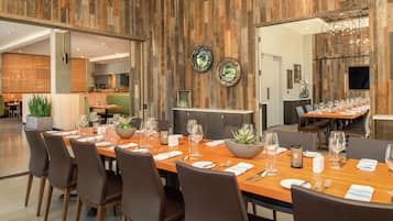 Ze serveren er ontbijt, lunch, diner en brunch