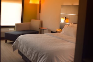 Suite, 1 King-Bett | Zimmerausstattung
