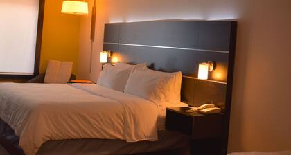 Holiday Inn Express & Suites Maryville by IHG