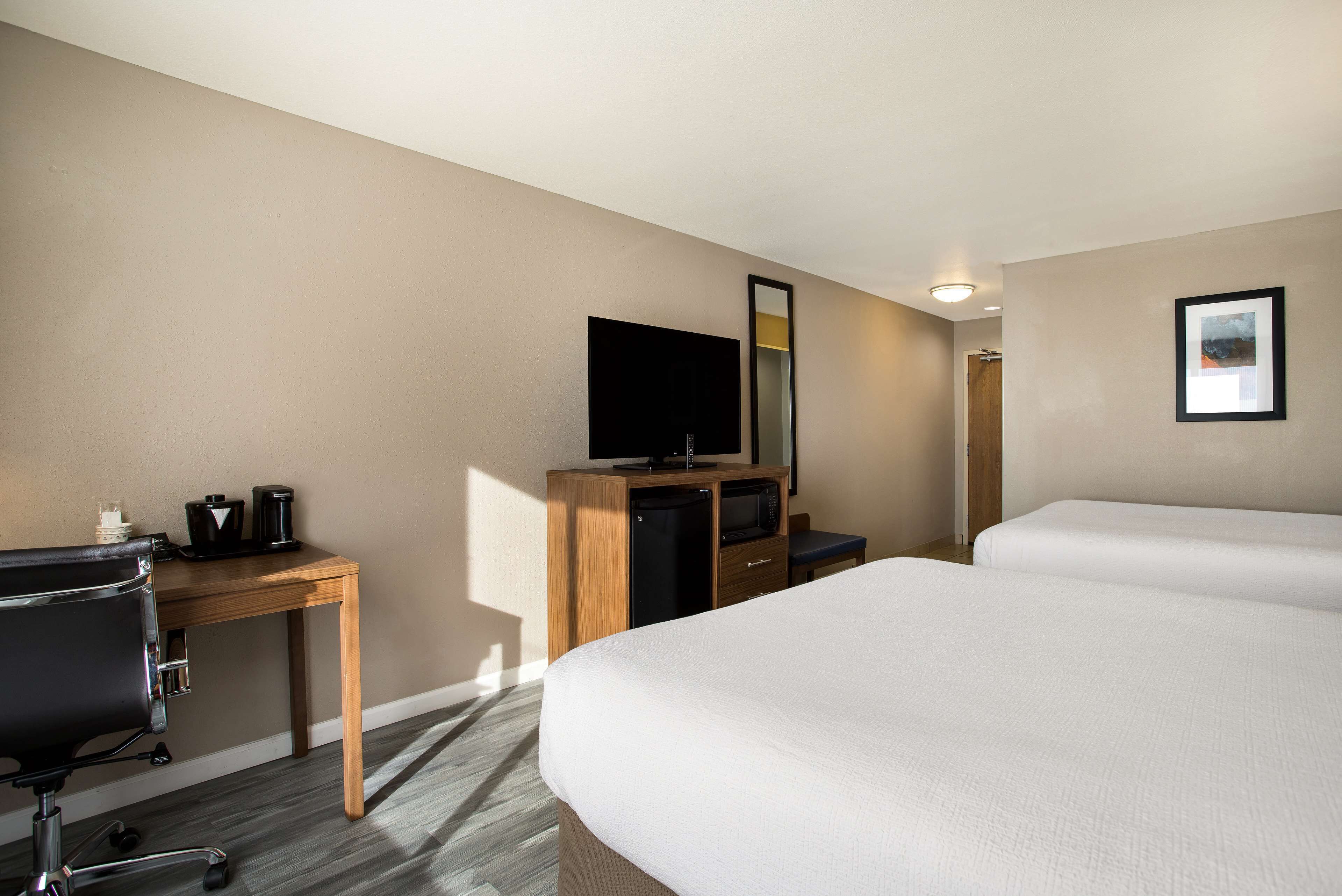 standard room, 2 queen beds, non smoking, refrigerator & microwave | desk, iron/ironing board, free wired internet, bed sheets