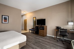 Standard Room, 1 King Bed, Accessible, Refrigerator & Microwave | Desk, iron/ironing board, free wired internet, bed sheets