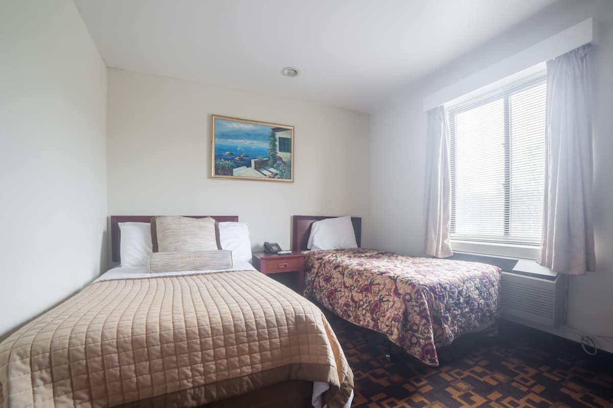Triple Room, Non Smoking, Private Bathroom | In-room safe, desk, blackout drapes, iron/ironing board