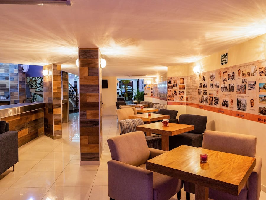 Café da manhã, almoço e jantar; culinária internacional