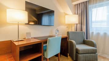 Habitación ejecutiva doble, 1 cama doble | Minibar, caja fuerte, escritorio y cortinas opacas