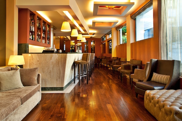 Sports bar