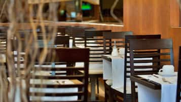 Tägliches Frühstücksbuffet gegen Gebühr