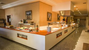 Breakfast buffet - Aparthotel Vistamar (Benalmádena)