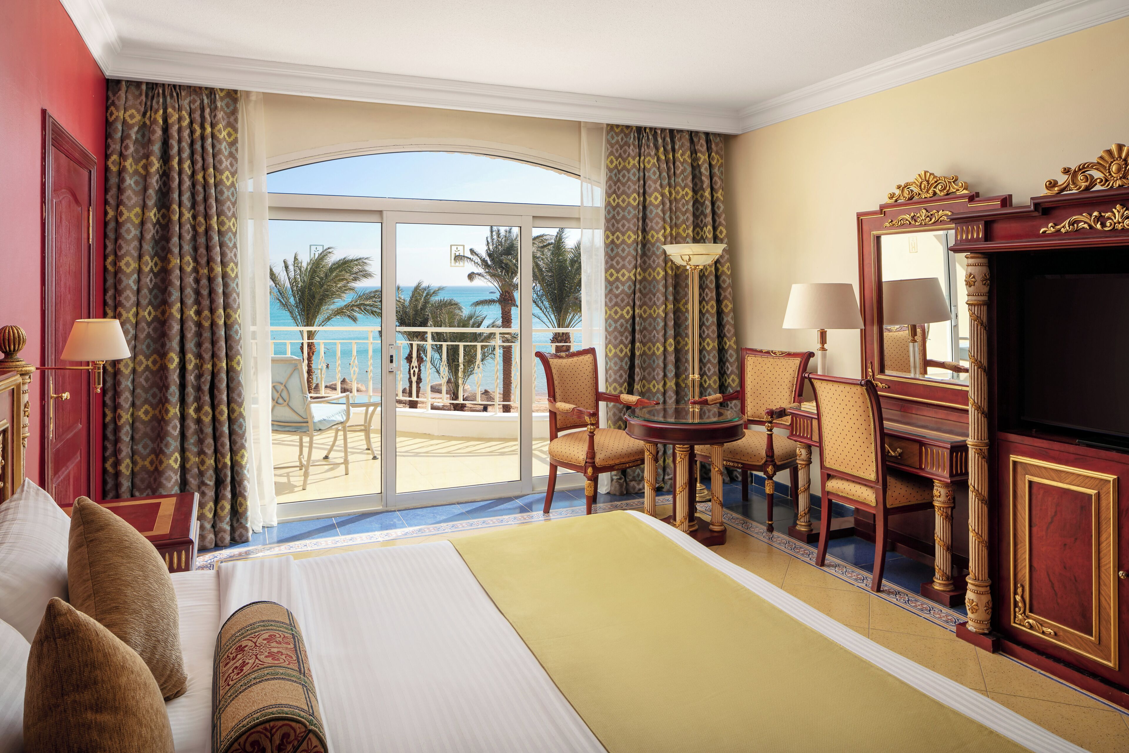 Presidential Suite | Egyptian cotton sheets, premium bedding, minibar, in-room safe