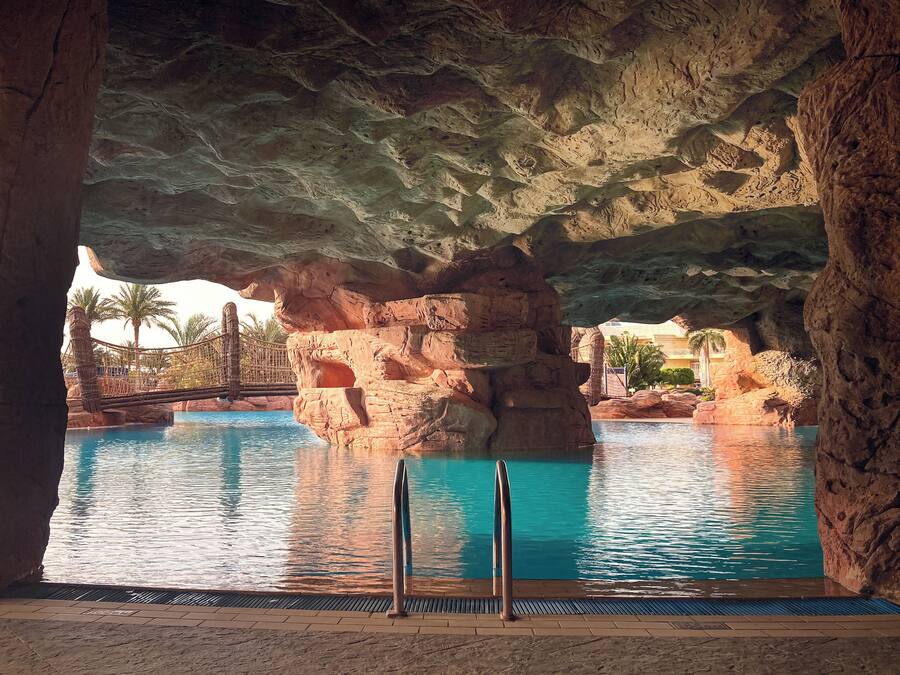 2 piscinas al aire libre, sombrillas, sillones reclinables de piscina