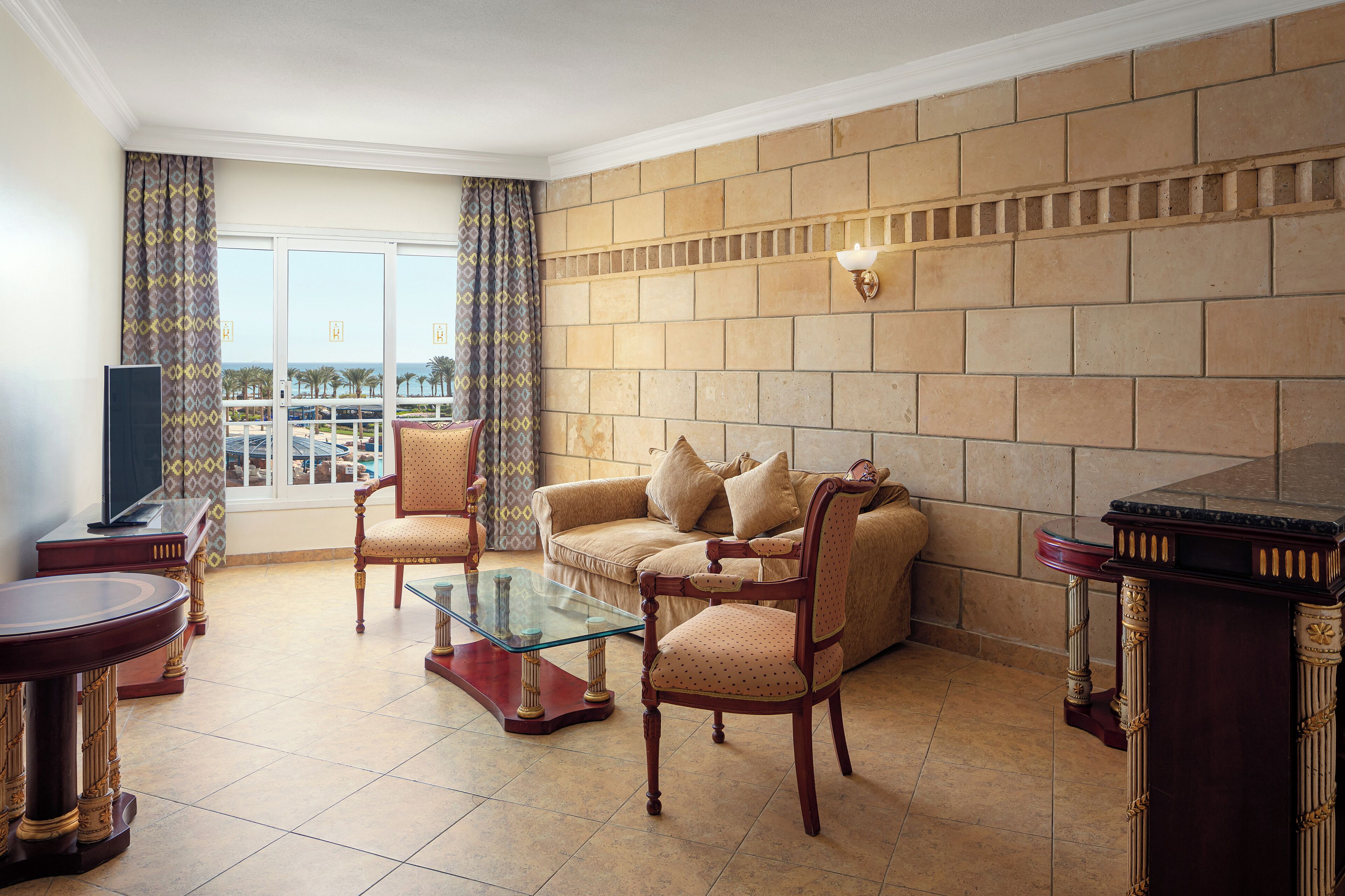 Executive Suite | Living area | 32-inch LCD TV with satellite channels, TV