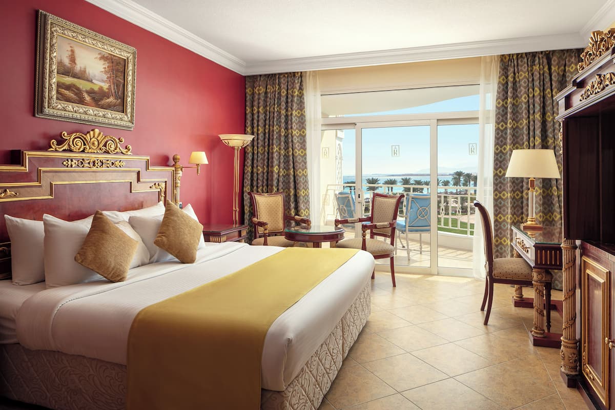Egyptian cotton sheets, premium bedding, minibar, in-room safe
