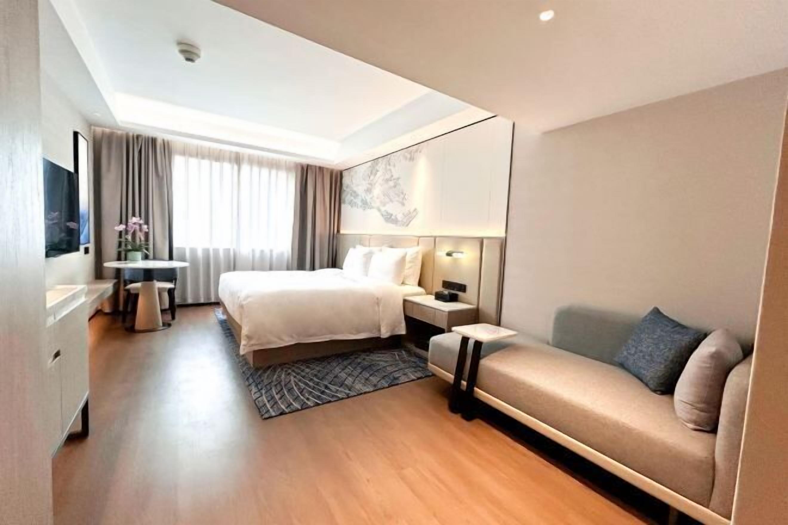 Premium bedding, down comforters, minibar, in-room safe