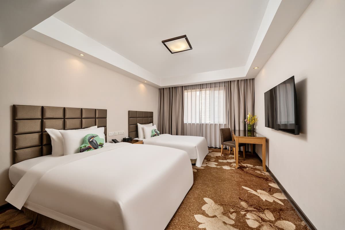 1 bedroom, premium bedding, down comforters, minibar