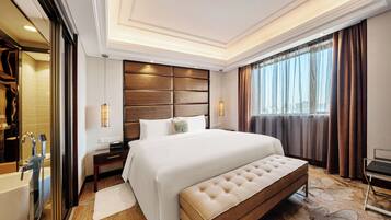 Ropa de cama de alta calidad, cubrecamas y minibar