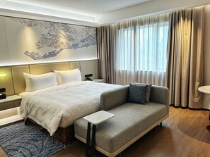 Deluxe King Room | Premium bedding, down comforters, minibar, in-room safe - Guangdong Hotel Shanghai (Shanghai)