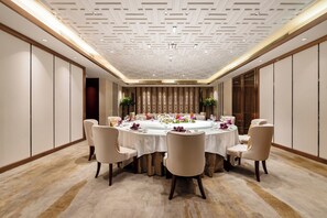 Lunch and dinner served, Chinese cuisine - Guangdong Hotel Shanghai (Shanghai)