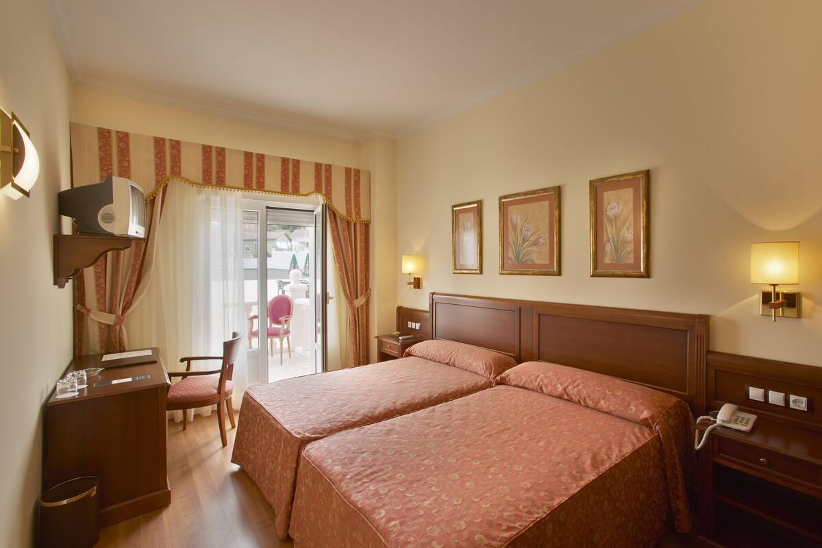 twin room | minibar, in-room safe, desk, laptop workspace