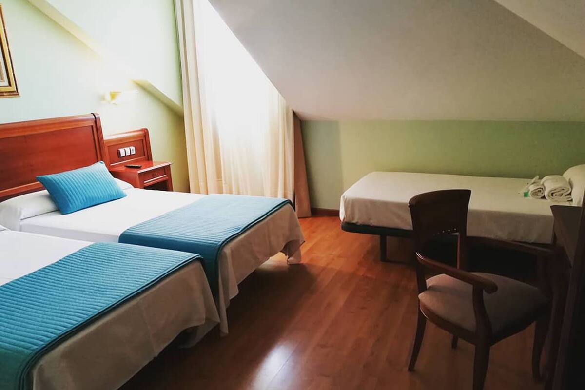 Triple Room | Minibar, in-room safe, desk, laptop workspace
