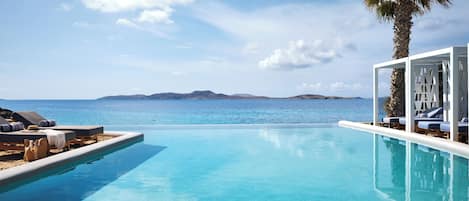 2 piscines extérieures, cabanons gratuits, parasols de plage