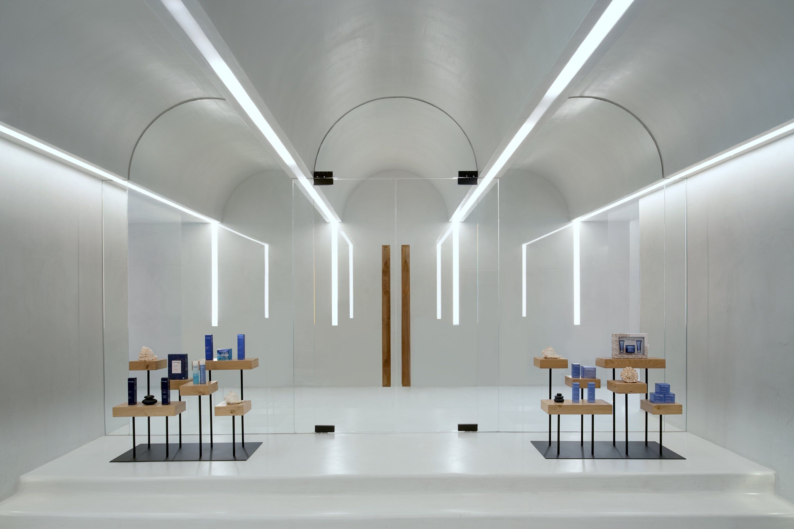 2 bedrooms, in-room safe, blackout curtains, iron/ironing board