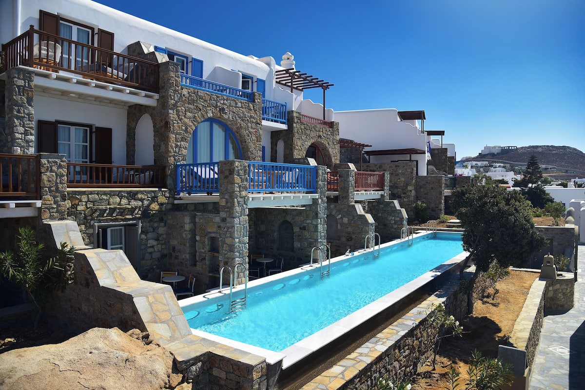 Premium Garden with Sharing Pool | Private pool