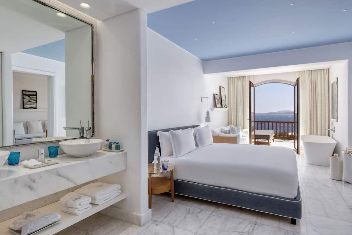 Premium Suite, Sea View | Premium bedding, minibar, in-room safe, blackout drapes