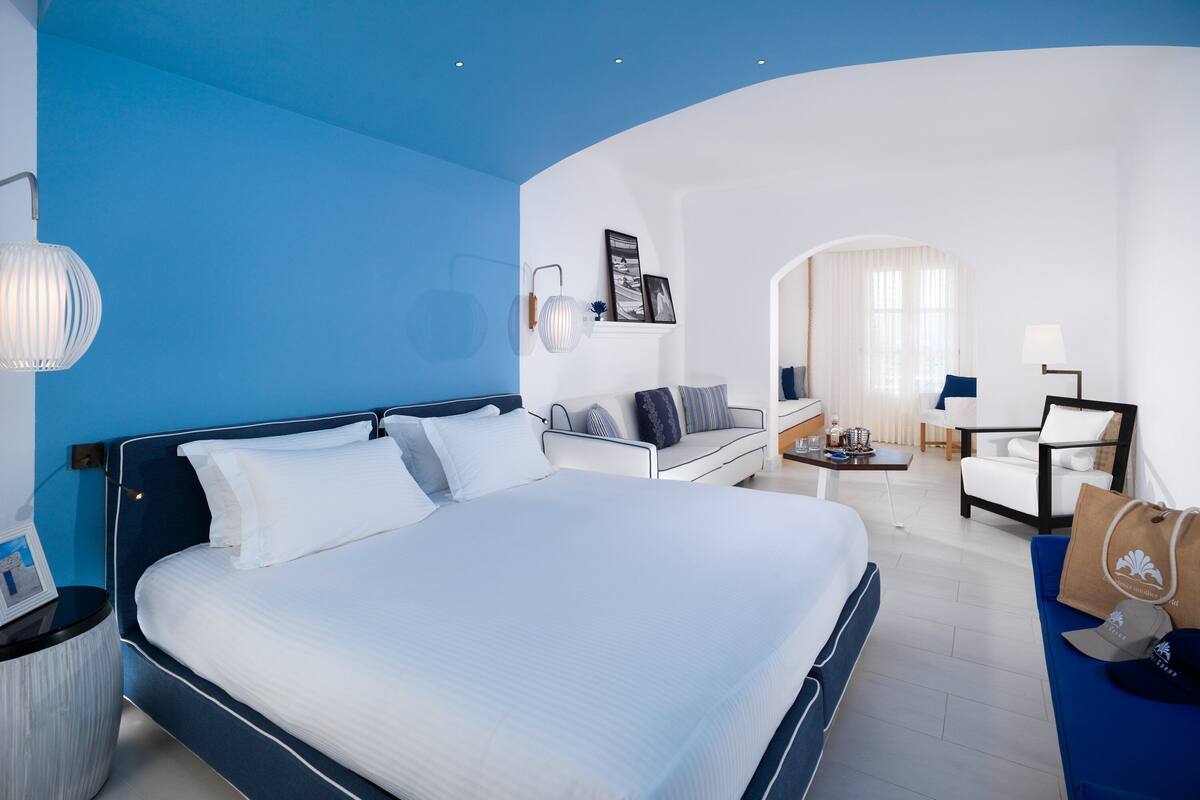 Luxe beddengoed, een minibar, een kluis op de kamer