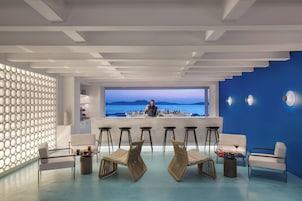 Bar à beira da piscina